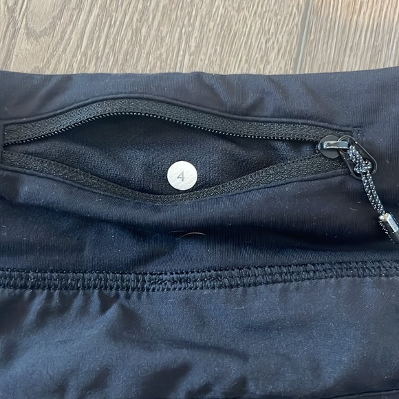 Lululemon Speed Up Short 2.5’ EUC - Picture 4 of 10